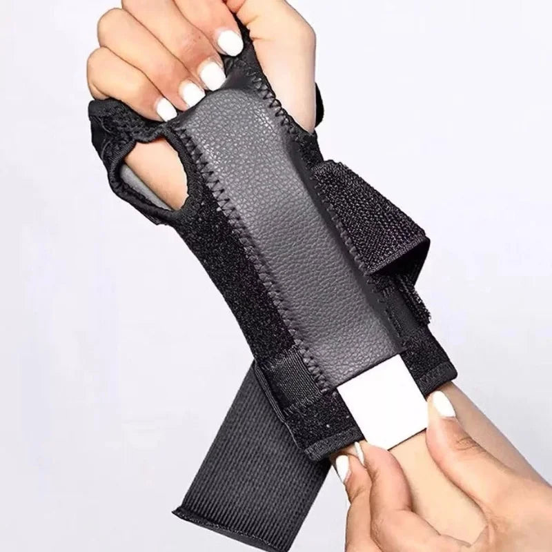 detalhe-em-close-da-palma-da-mao-com-a-munhequeira-destacando-o-suporte-anatomico-reforcado