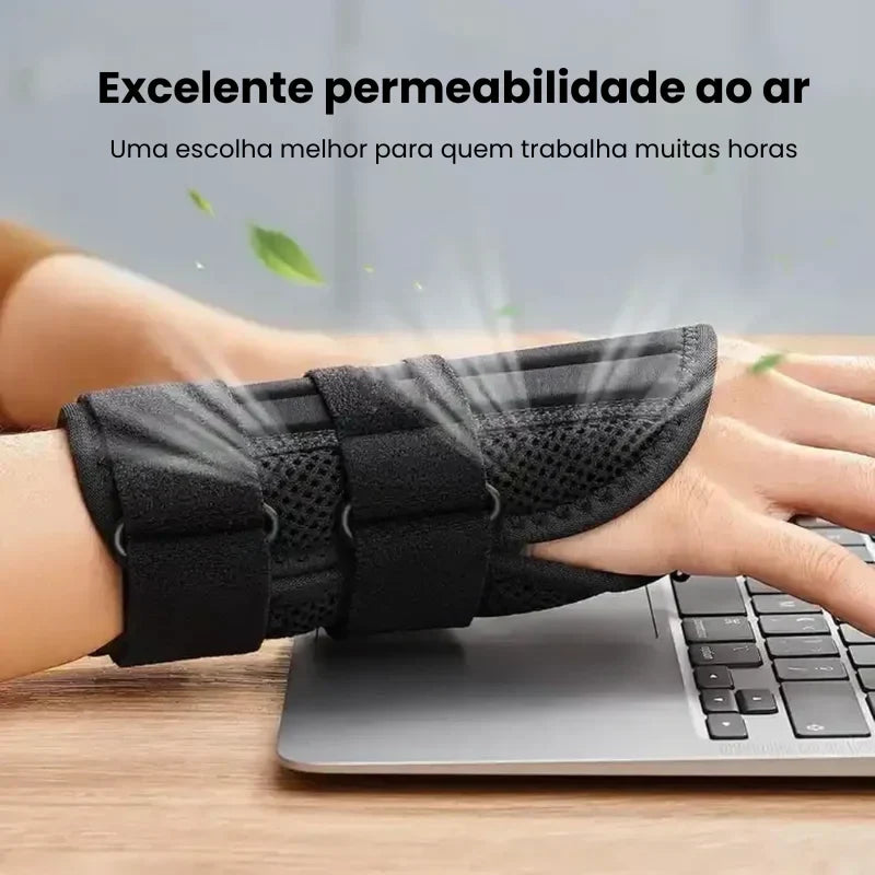 close-na-mao-de-uma-pessoa-digitando-no-notebook-usando-a-munhequeira-estabilizadora-carpomax
