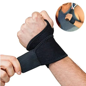 close-do-pulso-com-a-munhequeira-icomfort-e-detalhe-circular-mostrando-o-fechamento-resistente