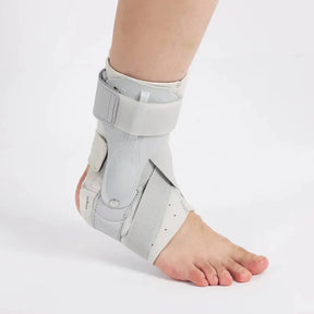 Tornozeleira-ortopedica-para-artrite-tendinite-e-fraturas-StrideFix-fechamento-em-velcro