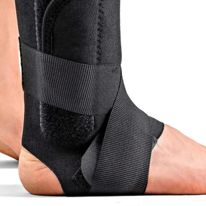 detalhe-da-tornozeleira-estabilizadora-prosecure-focando-na-regiao-do-calcanhar-e-fechamento-em-velcro