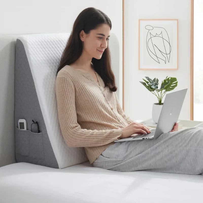 Encosto-triangular-para-leitura-e-uso-de-notebook-na-cama-Tri-knit
