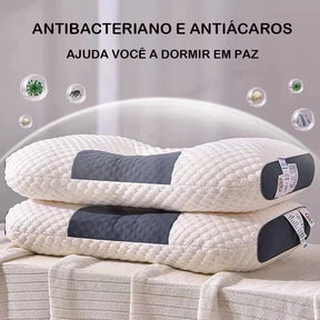infografico-com-dois-travesseiros-e-ilustraçoes-de-bacterias-com-o-texto-antibacteriano-e-antiacaros